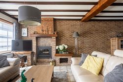 Landelijke woning in Waarschoot op slechts enkele minuten met de auto van de gezellige dorpskern en op een vijftal minuten van Zomergem.
Het ruime pe...