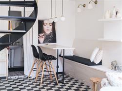 Welkom in deze charmante woning in de autoloze Noordstraat: een straat met eeuwen geschiedenis, waar elk huis een verhaal fluistert. 
Deze woning maa...