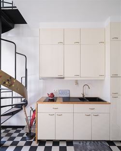 Welkom in deze charmante woning in de autoloze Noordstraat: een straat met eeuwen geschiedenis, waar elk huis een verhaal fluistert. 
Deze woning maa...