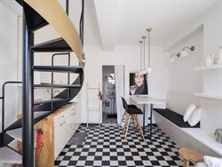 Welkom in deze charmante woning in de autoloze Noordstraat: een straat met eeuwen geschiedenis, waar elk huis een verhaal fluistert. 
Deze woning maa...