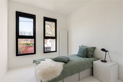 Welkom in deze gloednieuwe woning (2025), gelegen in een rustige, groene omgeving op de grens van Wondelgem en Mariakerke. Hier woon je centraal, met ...