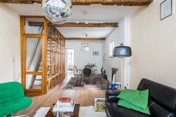 In het hart van het bruisende Prinsenhof wacht deze charmante woning vol karakter op jou. Hier woon je in een oase van rust, verscholen in een van de ...