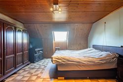 Landelijke woning in Waarschoot op slechts enkele minuten met de auto van de gezellige dorpskern en op een vijftal minuten van Zomergem.
Het ruime pe...