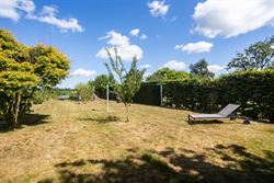 Landelijke woning in Waarschoot op slechts enkele minuten met de auto van de gezellige dorpskern en op een vijftal minuten van Zomergem.
Het ruime pe...