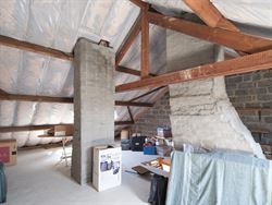 In het groene Semmerzake, deelgemeente van Gavere, vind je deze statige woning uit de jaren ’60. De woning werd ontworpen door de Gentse architect G...