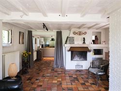 Welkom in het hart van de Vlaamse Ardennen, waar natuur, rust en ruimte elkaar ontmoeten. Deze karaktervolle woning op Boigneberg 1 in Maarkedal ligt ...