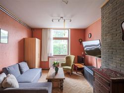 In het levendige Sint-Amandsberg, op wandelafstand van de Rozebroeken en tal van leuke hotspots, vind je deze karaktervolle halfopen bebouwing met een...