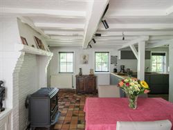 Welkom in het hart van de Vlaamse Ardennen, waar natuur, rust en ruimte elkaar ontmoeten. Deze karaktervolle woning op Boigneberg 1 in Maarkedal ligt ...