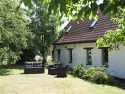 Welkom in het hart van de Vlaamse Ardennen, waar natuur, rust en ruimte elkaar ontmoeten. Deze karaktervolle woning op Boigneberg 1 in Maarkedal ligt ...
