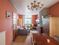 In het levendige Sint-Amandsberg, op wandelafstand van de Rozebroeken en tal van leuke hotspots, vind je deze karaktervolle halfopen bebouwing met een...