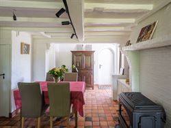 Welkom in het hart van de Vlaamse Ardennen, waar natuur, rust en ruimte elkaar ontmoeten. Deze karaktervolle woning op Boigneberg 1 in Maarkedal ligt ...