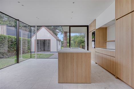 BEZOEKMOMENT VOLZET!
Deze volledig gerenoveerde woning met zonnepanelen biedt een geslaagde combinatie van comfort, ruimte en een doordachte indeling...