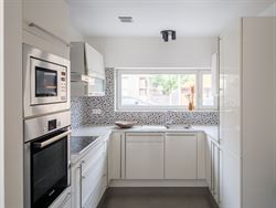Instapklare gezinswoning met tuin & 4 slaapkamers in Wondelgem.

In een rustige, kindvriendelijke wijk in Wondelgem ontdek je deze hedendaagse wonin...