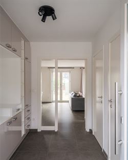 Instapklare gezinswoning met tuin & 4 slaapkamers in Wondelgem.

In een rustige, kindvriendelijke wijk in Wondelgem ontdek je deze hedendaagse wonin...