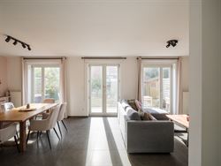 Instapklare gezinswoning met tuin & 4 slaapkamers in Wondelgem.

In een rustige, kindvriendelijke wijk in Wondelgem ontdek je deze hedendaagse wonin...