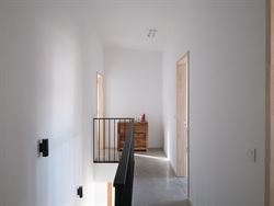 Deze recent gebouwde BEN-woning (E-peil ≤ 20) combineert hedendaagse architectuur met een topafwerking en een energiezuinig karakter. Gelegen op de ...