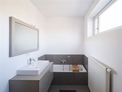Instapklare gezinswoning met tuin & 4 slaapkamers in Wondelgem.

In een rustige, kindvriendelijke wijk in Wondelgem ontdek je deze hedendaagse wonin...