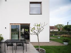 Deze recent gebouwde BEN-woning (E-peil ≤ 20) combineert hedendaagse architectuur met een topafwerking en een energiezuinig karakter. Gelegen op de ...