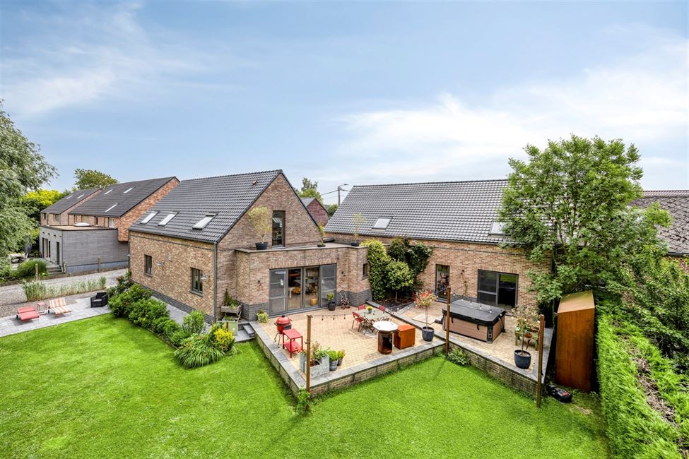 Exceptionnelle propriété, 2 logements, 7 chambres ! 