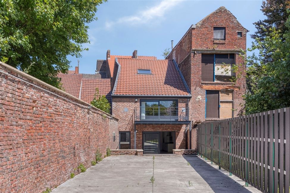 Immeuble entièrement remis à neuf, 2 entités !