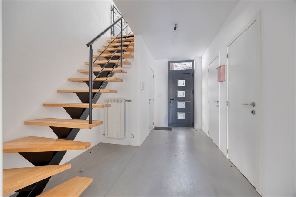 Immeuble entièrement remis à neuf, 2 entités !
