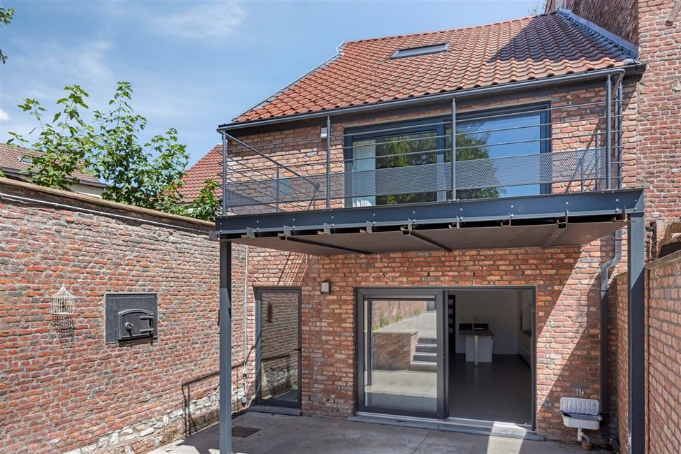Immeuble entièrement remis à neuf, 2 entités !