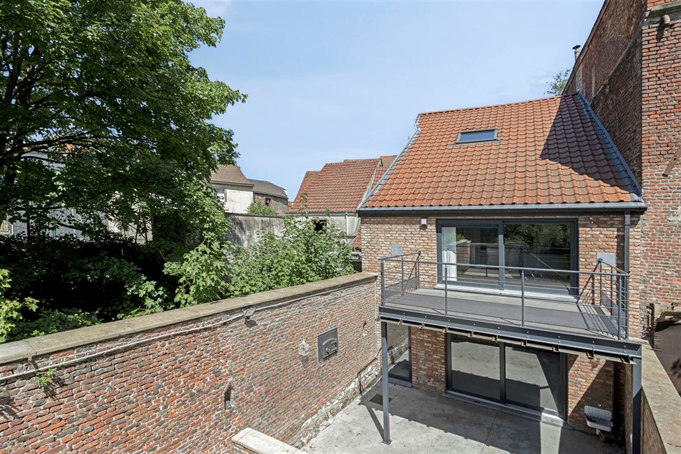 Immeuble entièrement remis à neuf, 2 entités !