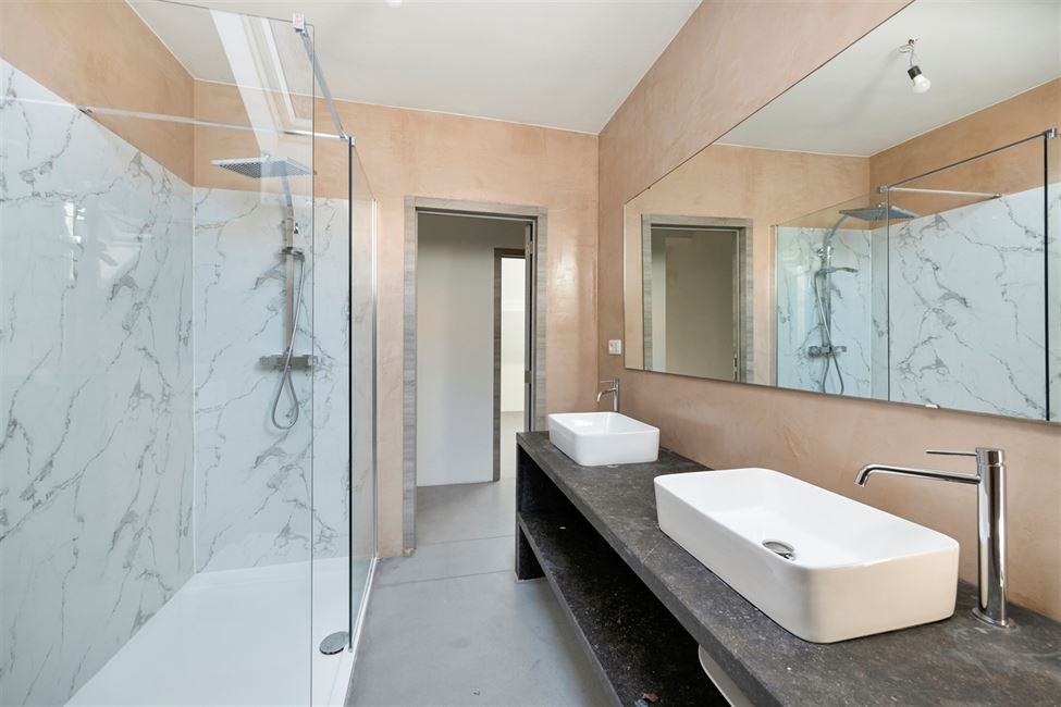Immeuble entièrement remis à neuf, 2 entités !