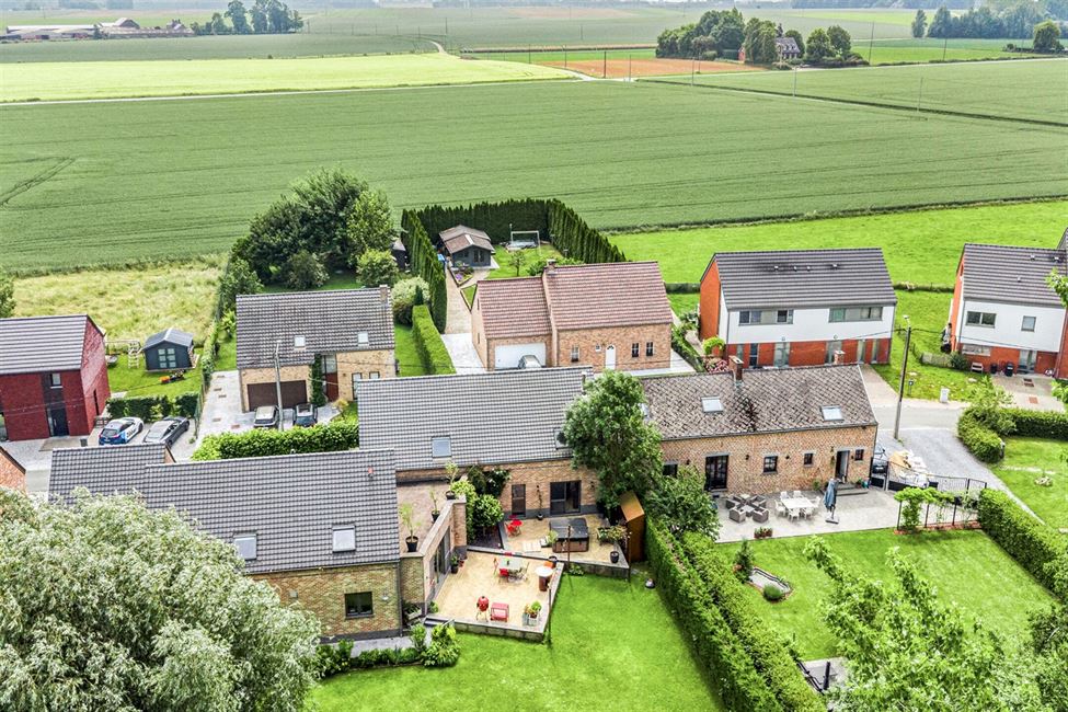 Exceptionnelle propriété, 2 logements, 7 chambres ! 