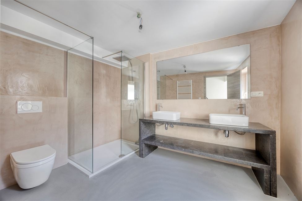 Immeuble entièrement remis à neuf, 2 entités !