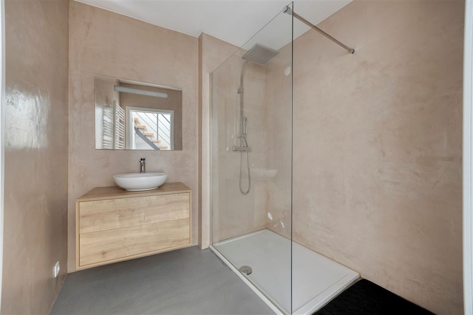 Immeuble entièrement remis à neuf, 2 entités !