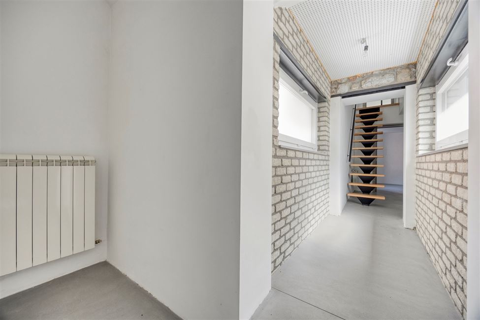 Immeuble entièrement remis à neuf, 2 entités !