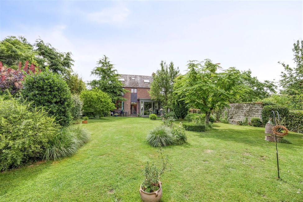 Belle villa 6 ch, avec adorable jardin.