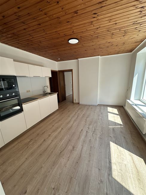 Mignon rdc 1 chambre avec jardin et terrasse communs.