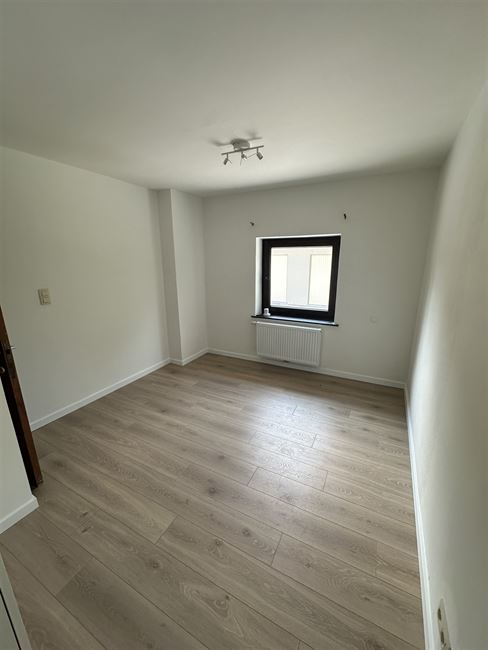 Mignon rdc 1 chambre avec jardin et terrasse communs.