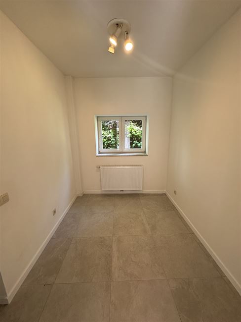 Mignon rdc 1 chambre avec jardin et terrasse communs.