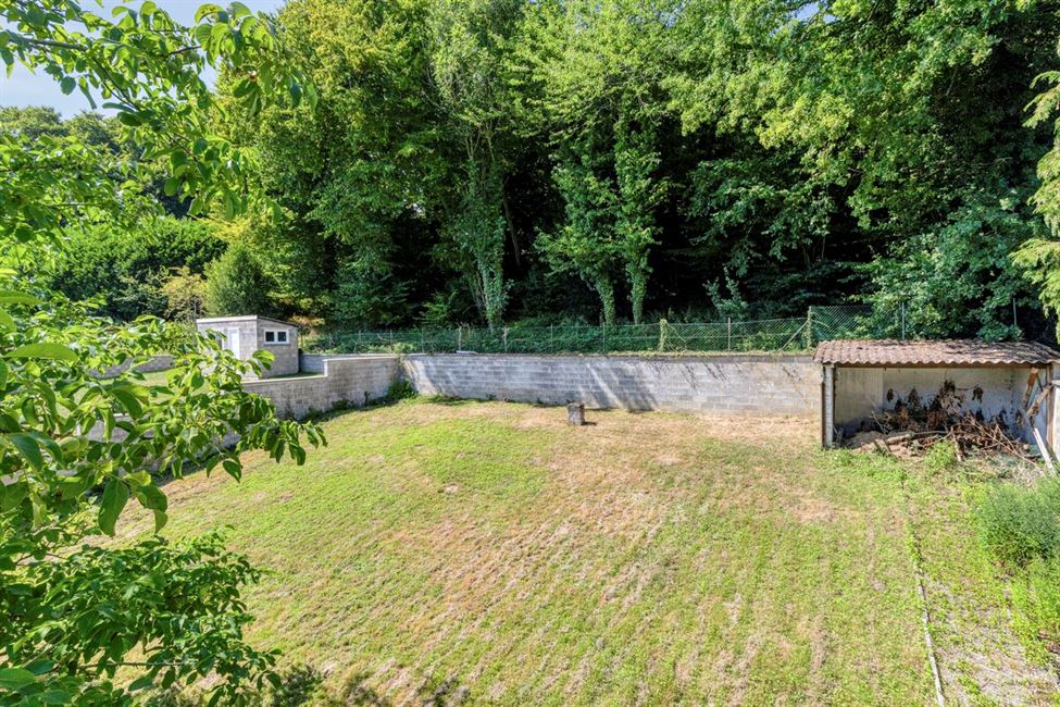 Belle vaste maison, avec garage de folie, grenier aménageable.