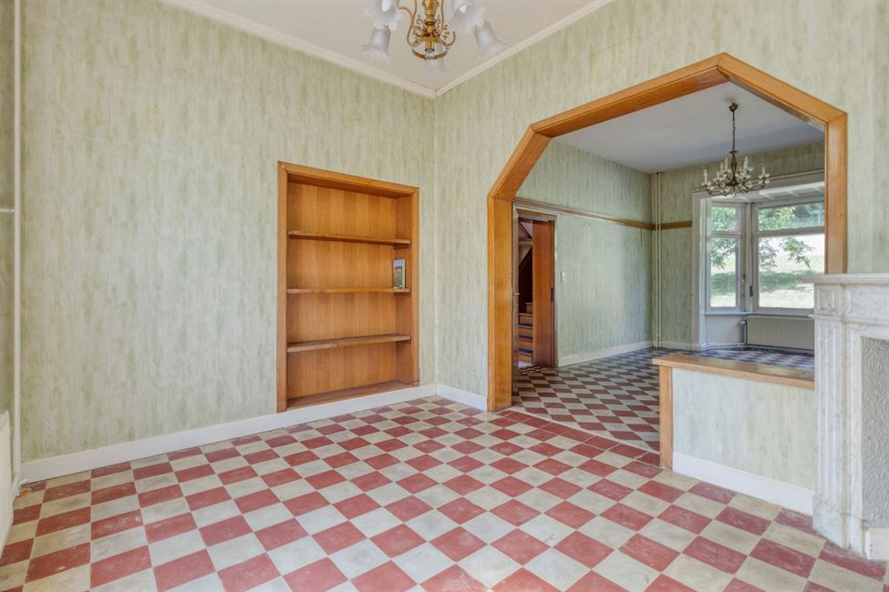 Belle vaste maison, avec garage de folie, grenier aménageable.