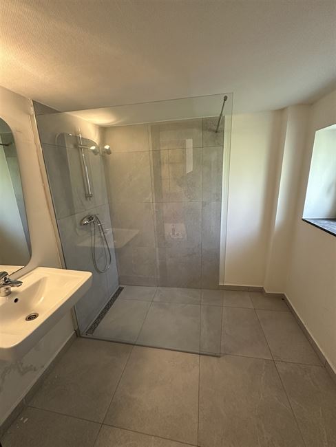 Mignon rdc 1 chambre avec jardin et terrasse communs.