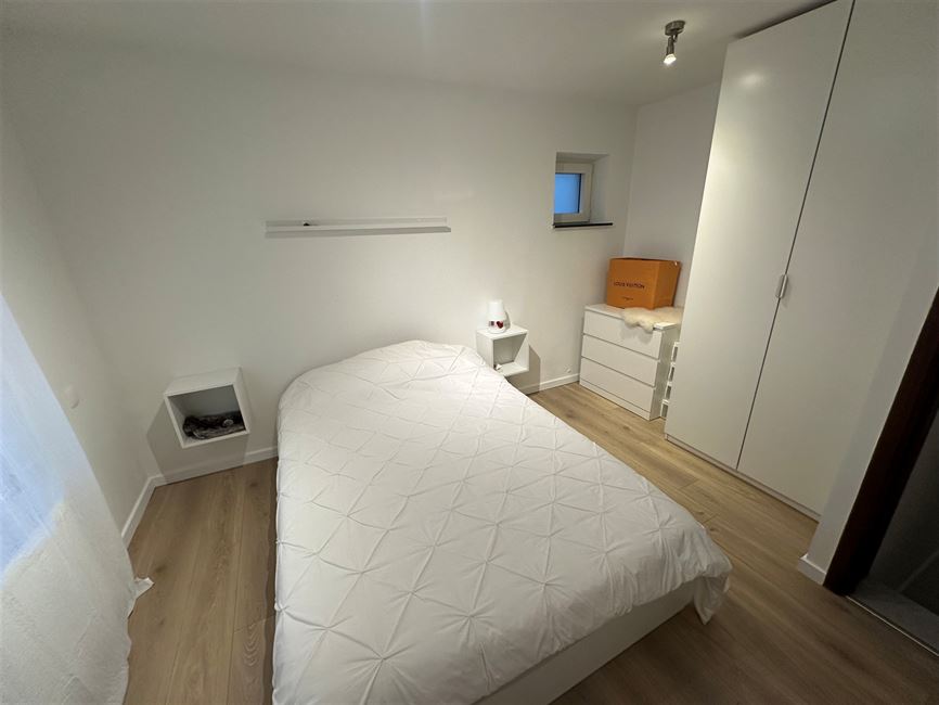 Mignon rdc 1 chambre avec jardin et terrasse communs.