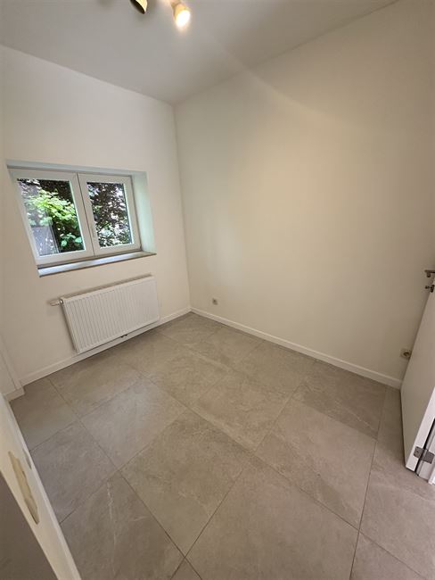 Mignon rdc 1 chambre avec jardin et terrasse communs.