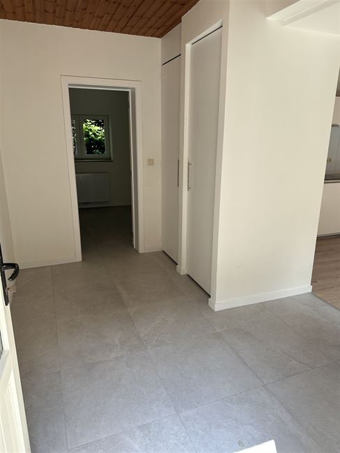 Mignon rdc 1 chambre avec jardin et terrasse communs.