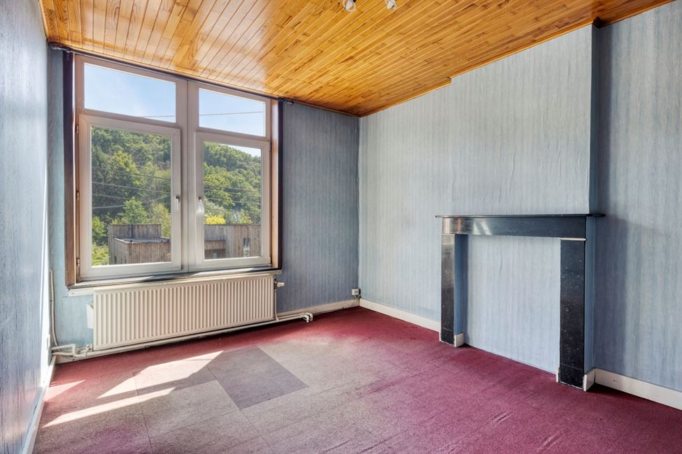 Belle vaste maison, avec garage de folie, grenier aménageable.
