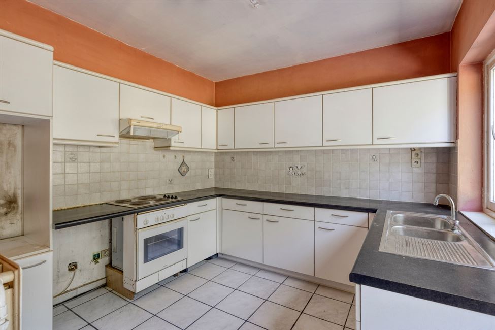 Belle vaste maison, avec garage de folie, grenier aménageable.