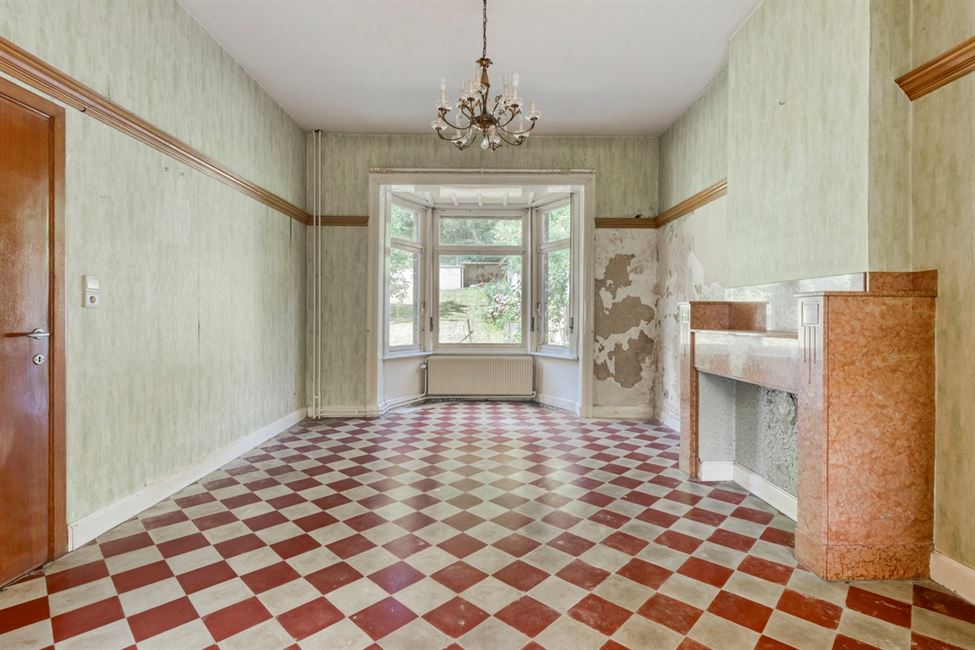 Belle vaste maison, avec garage de folie, grenier aménageable.