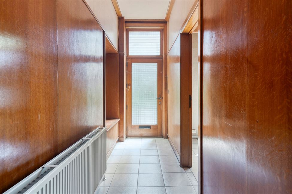 Belle vaste maison, avec garage de folie, grenier aménageable.