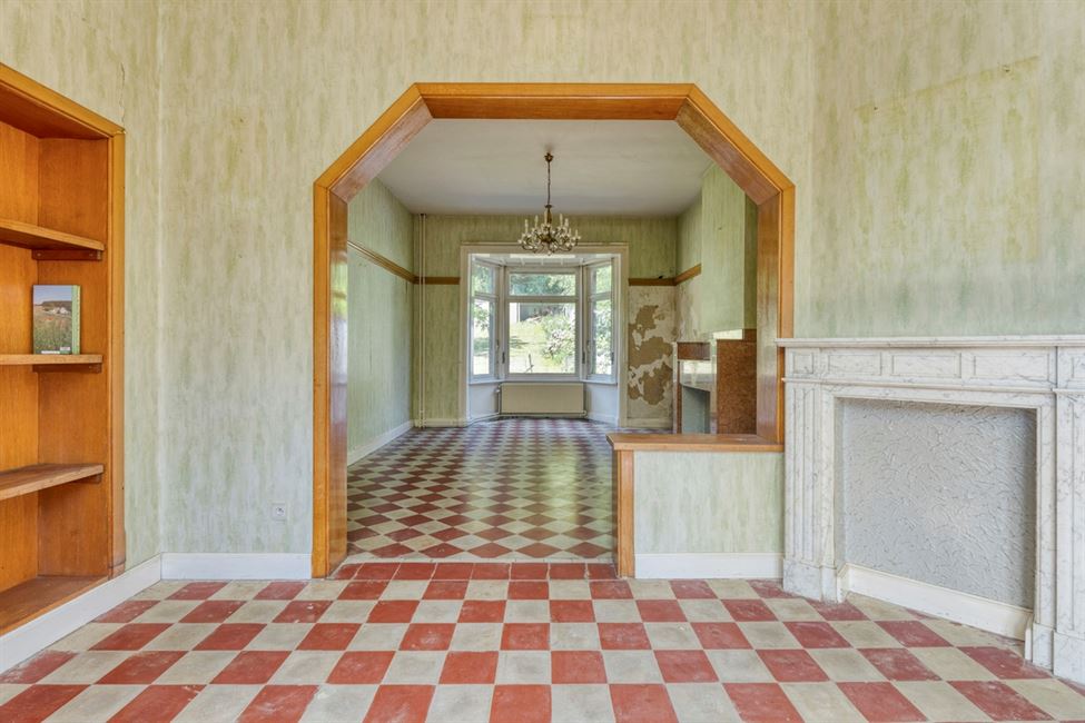 Belle vaste maison, avec garage de folie, grenier aménageable.