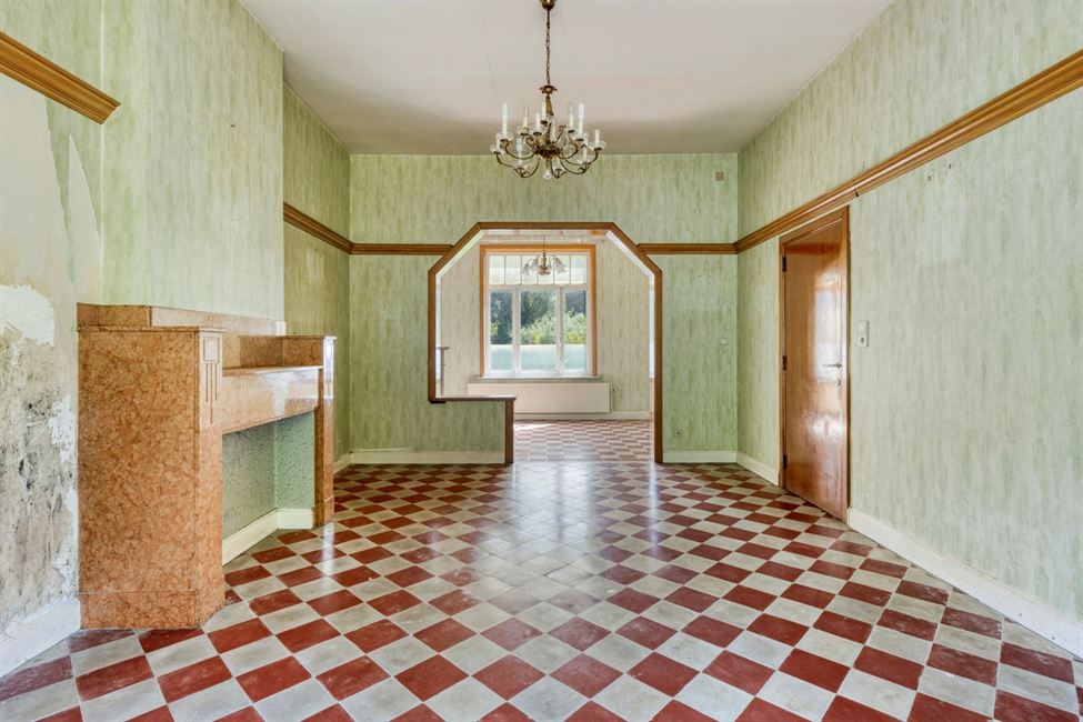 Belle vaste maison, avec garage de folie, grenier aménageable.
