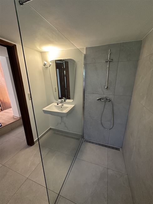 Mignon rdc 1 chambre avec jardin et terrasse communs.