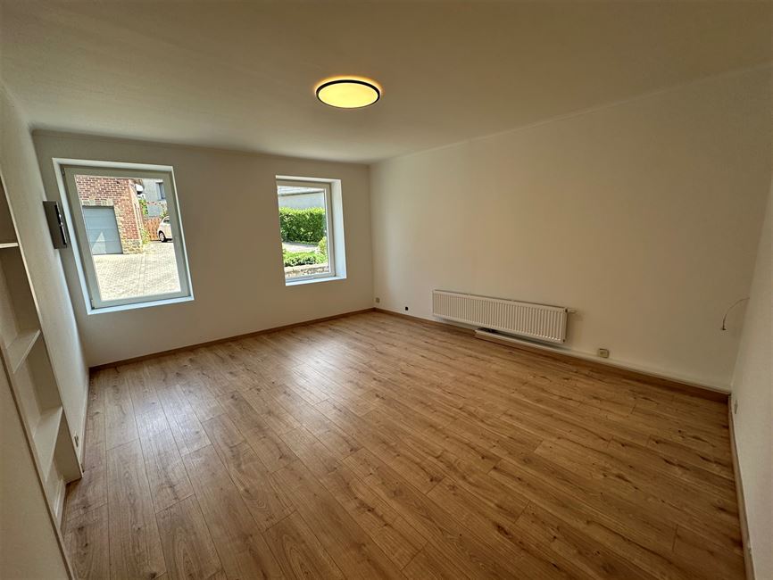 Mignon rdc 1 chambre avec jardin et terrasse communs.
